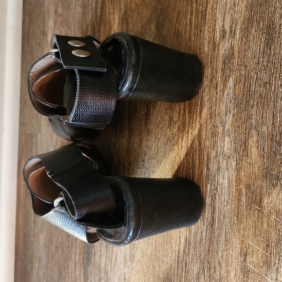 Anyi Lu Black Leather Embossed Athena Sandals EU Size 38 - Picture 4 of 8